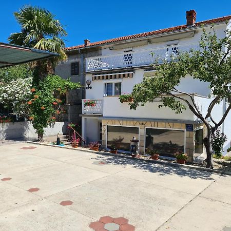 Apartment Cutul Salatic Exterior photo
